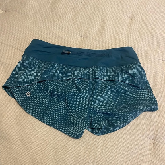 Lululemon speed up short size 4, low rise, 2.5 inch inseam - Picture 5 of 6